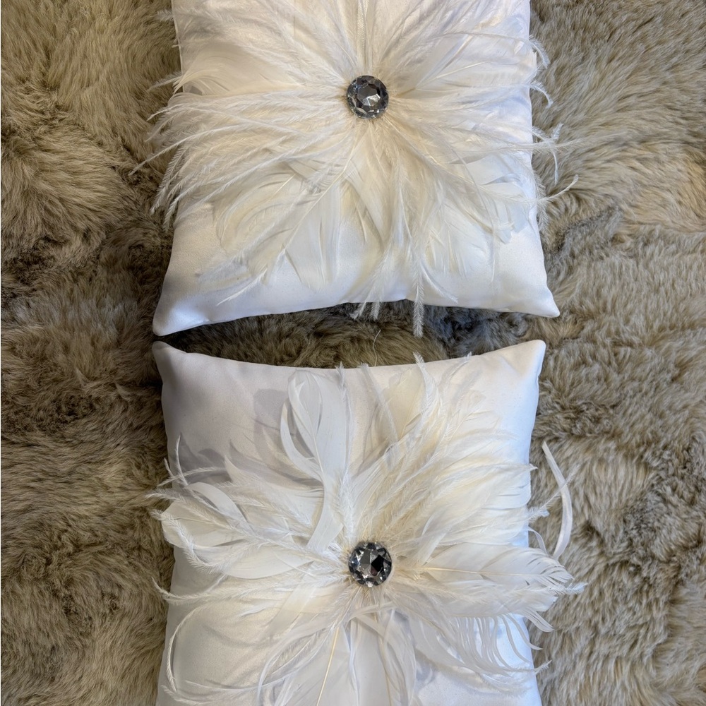 Elegant White Feather Wedding Ring Pillows